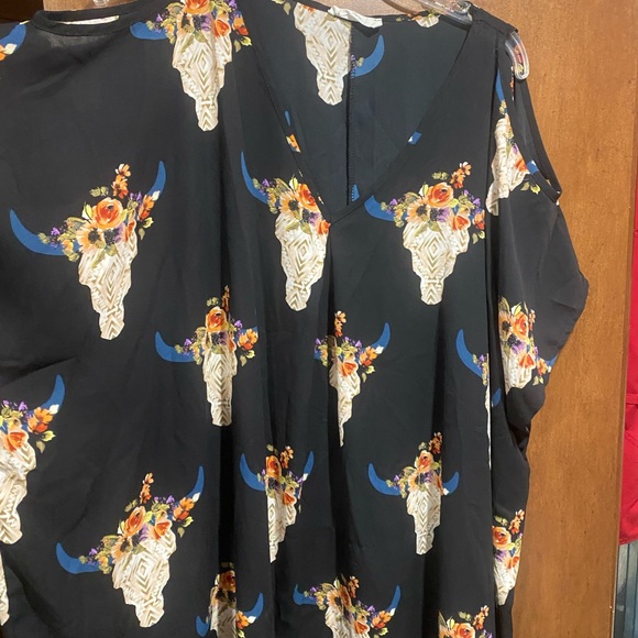 COPY - Cow skulls cold shoulder plus size - Picture 1 of 3